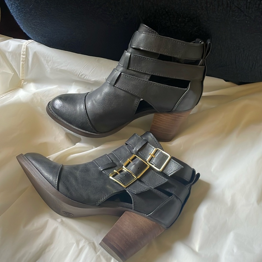 Ladies Black with Gold Buckles Ankle Boots. Size 6.5 EUC